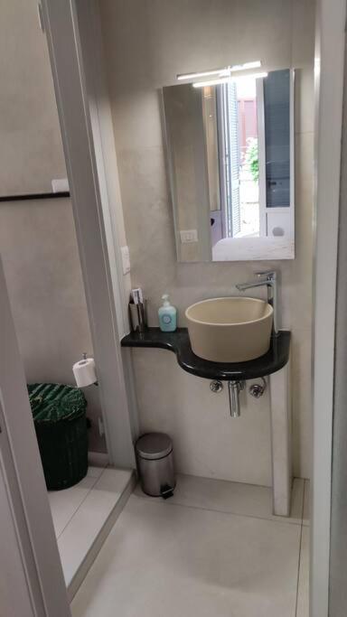 Appartamento Monolocale Intimo Con Terrazzino Milano Esterno foto
